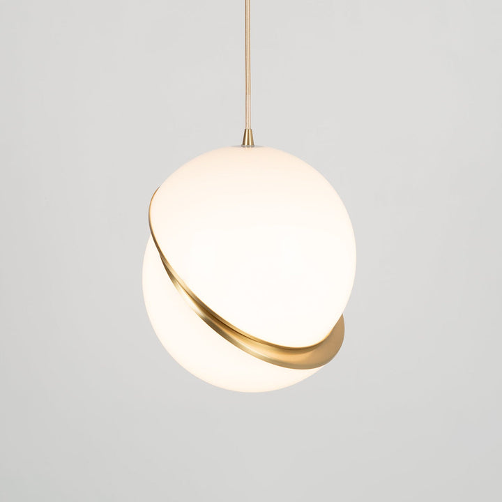 Lampe suspendue en forme de demi-lune