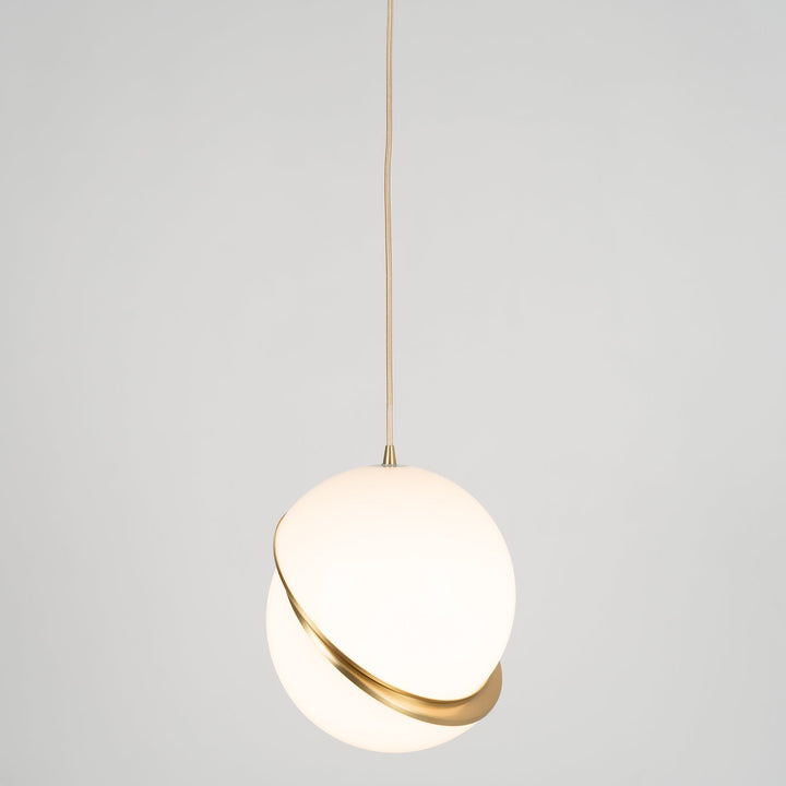 Lampe suspendue en forme de demi-lune