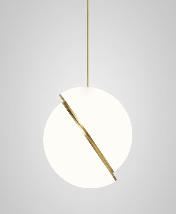 Lampe suspendue en forme de demi-lune