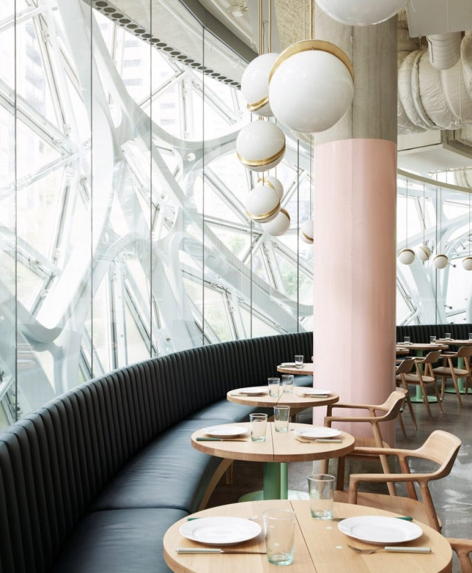 Lampe suspendue en forme de demi-lune