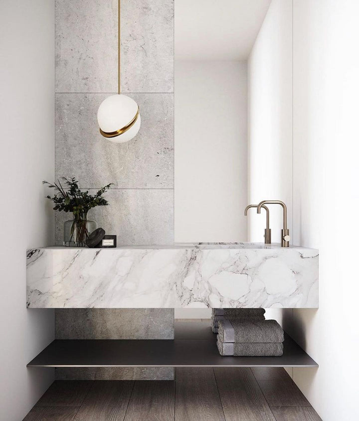 Lampe suspendue en forme de demi-lune