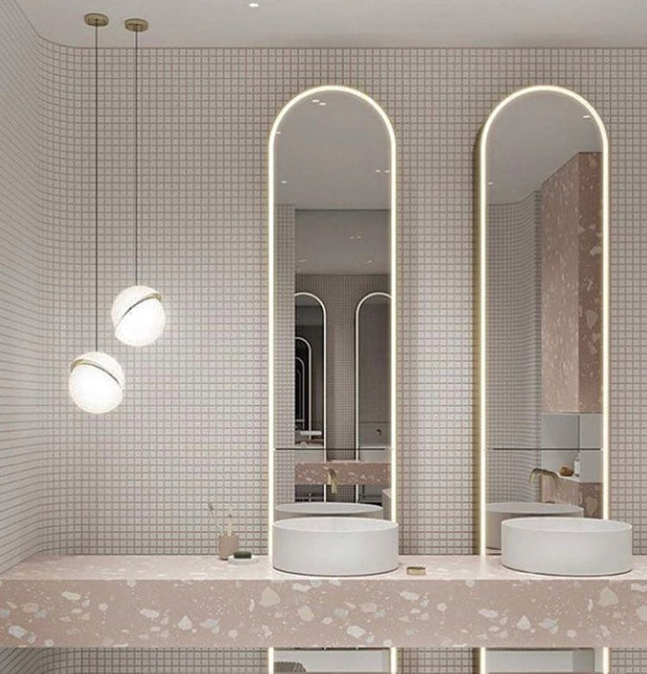 Lampe suspendue en forme de demi-lune