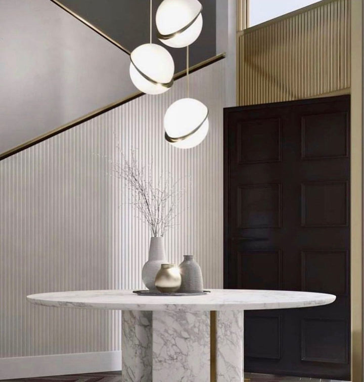 Lampe suspendue en forme de demi-lune