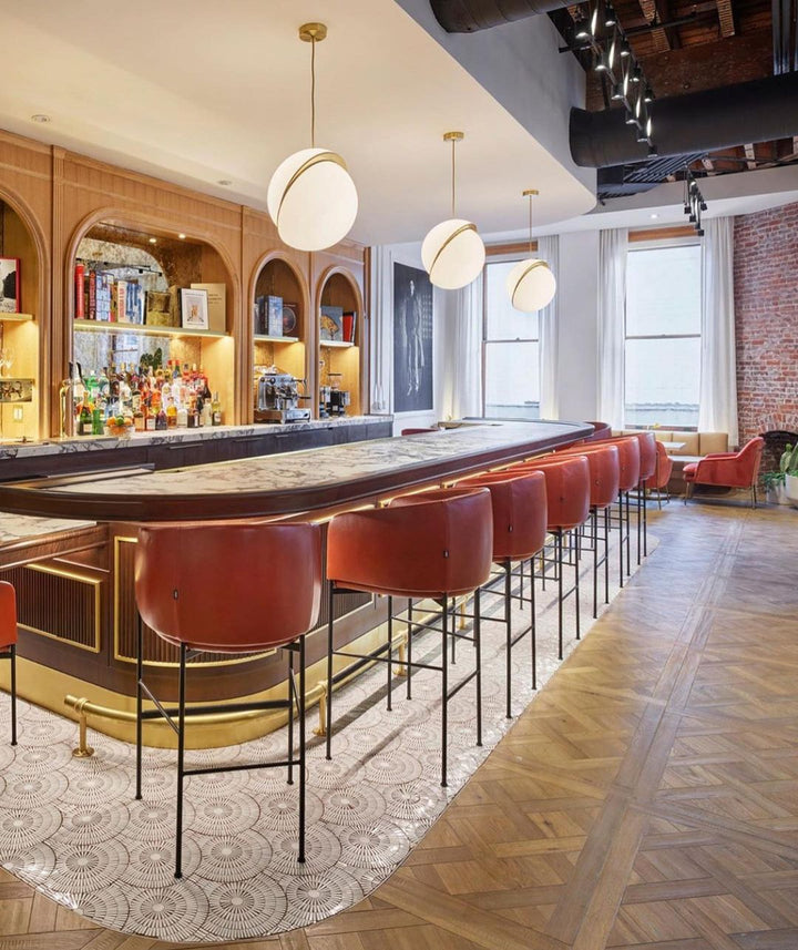 Lampe suspendue en forme de demi-lune