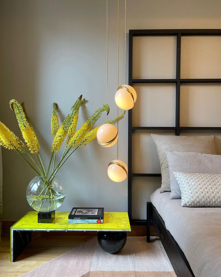 Lampe suspendue en forme de demi-lune