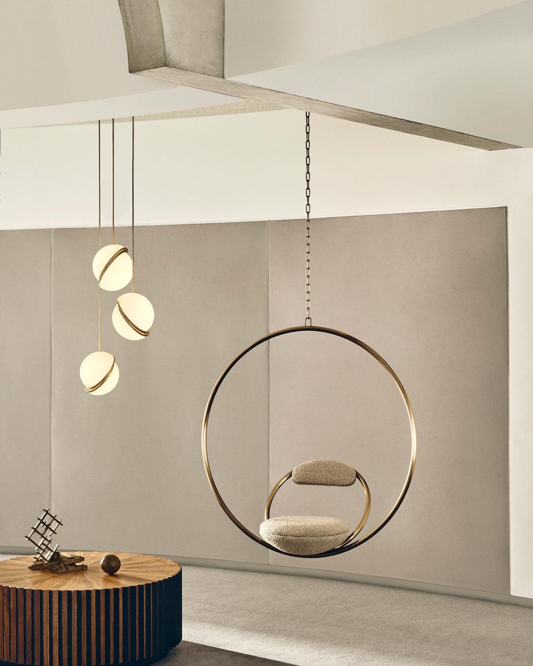 Lampe suspendue en forme de demi-lune