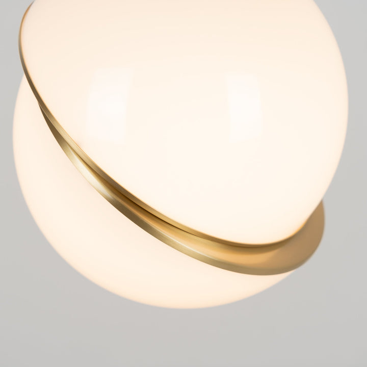 Lampe suspendue en forme de demi-lune