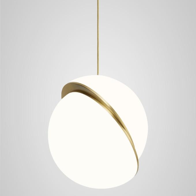 Lampe suspendue en forme de demi-lune