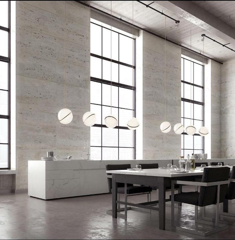 Lampe suspendue en forme de demi-lune