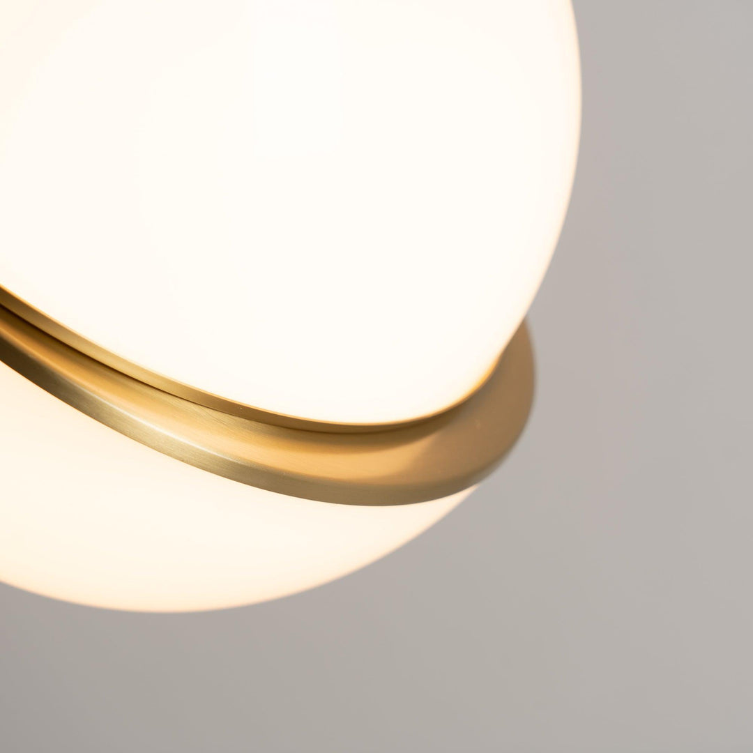 Lampe suspendue en forme de demi-lune