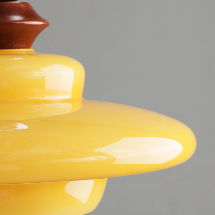 Suspension de salle à manger en verre beige de style médiéval