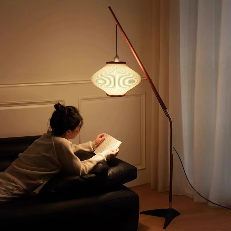 Lampe sur pied de style médiéval