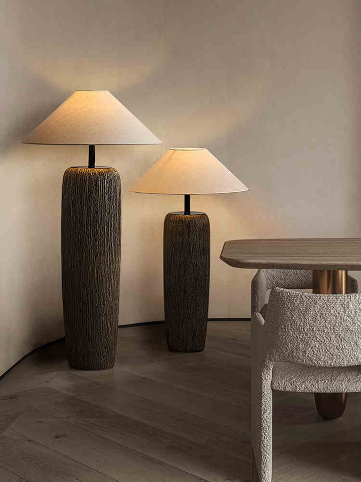 Lampe sur pied en bois vieilli