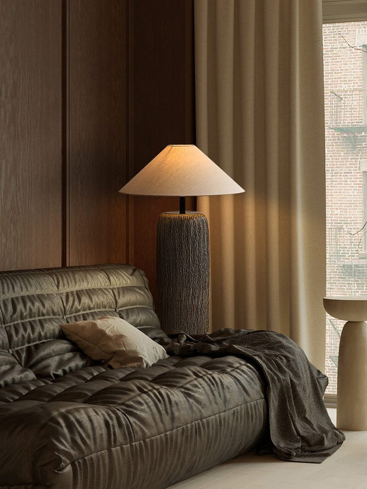 Lampe sur pied en bois vieilli