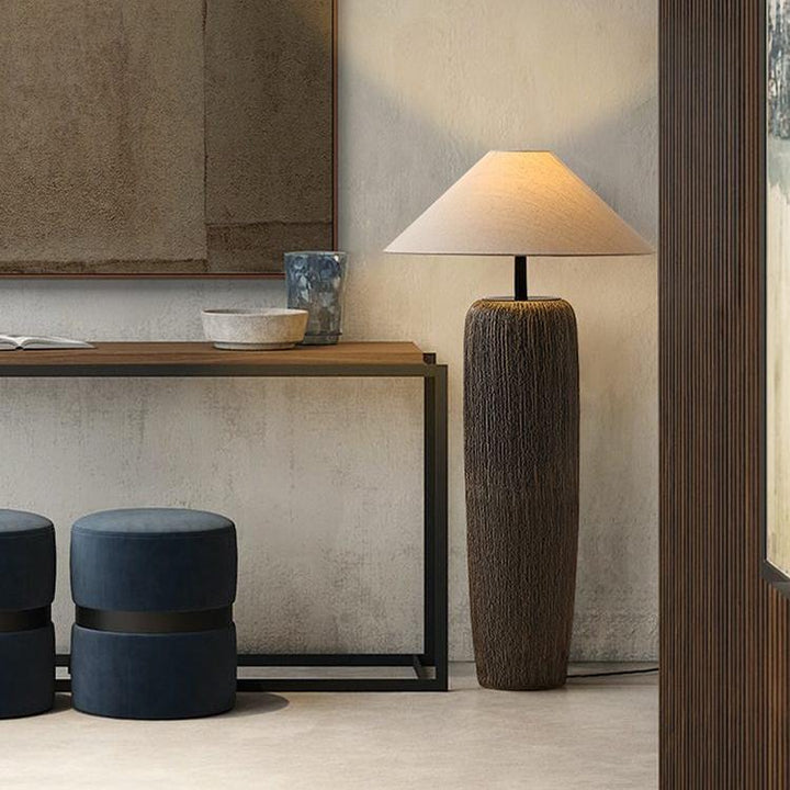 Lampe sur pied en bois vieilli