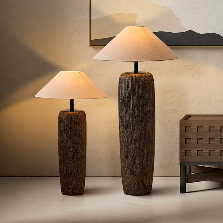 Lampe sur pied en bois vieilli