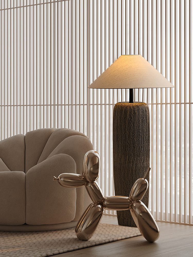 Lampe sur pied en bois vieilli