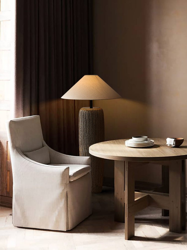 Lampe sur pied en bois vieilli