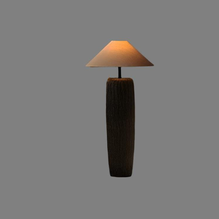 Lampe sur pied en bois vieilli