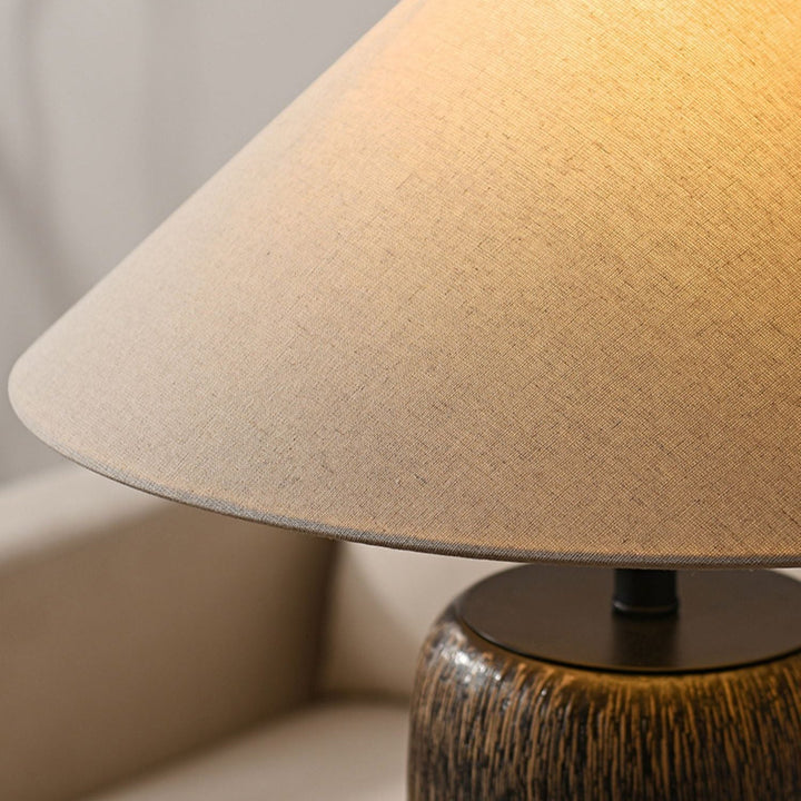 Lampe sur pied en bois vieilli