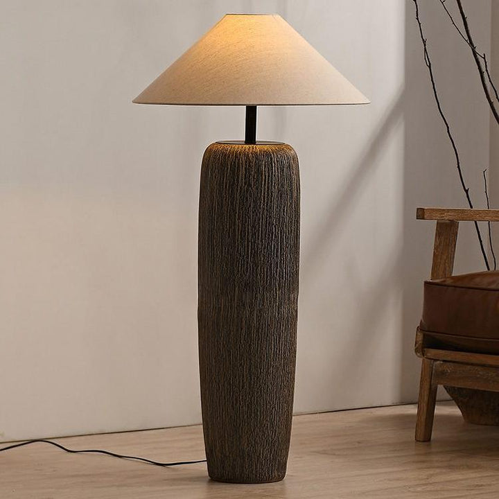Lampe sur pied en bois vieilli