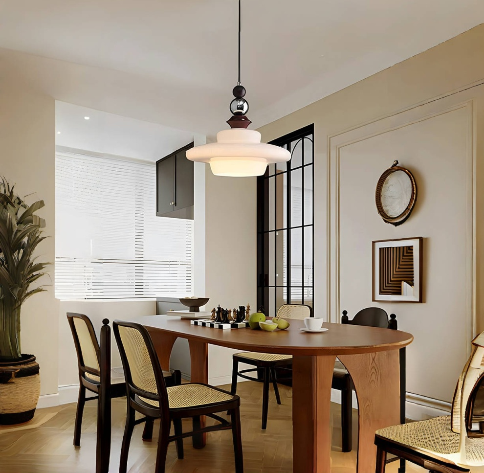 Suspension de salle à manger en verre beige de style médiéval